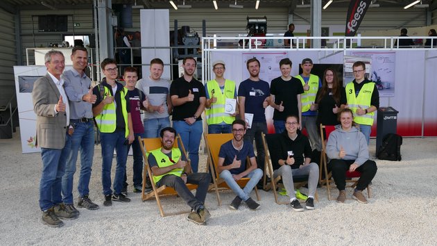 Exkursion zu MTS Schrode - Gruppenbild Exkursionsgruppe Vermessung und Geoinformatik